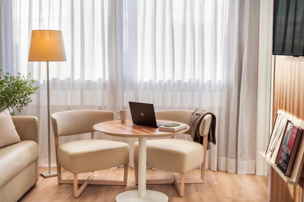 Melia Madrid Princesa Esterno foto A room at the hotel