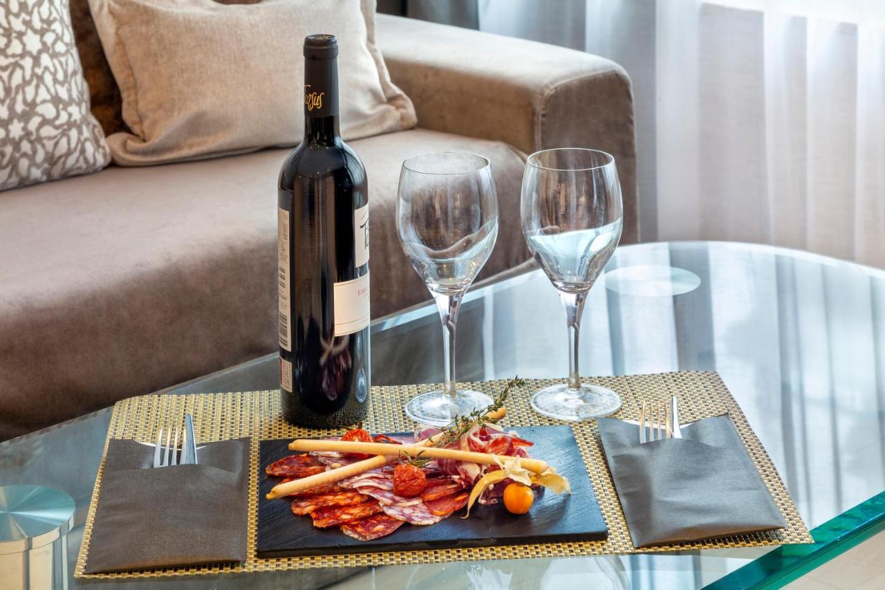 Melia Madrid Princesa Esterno foto A wine tasting