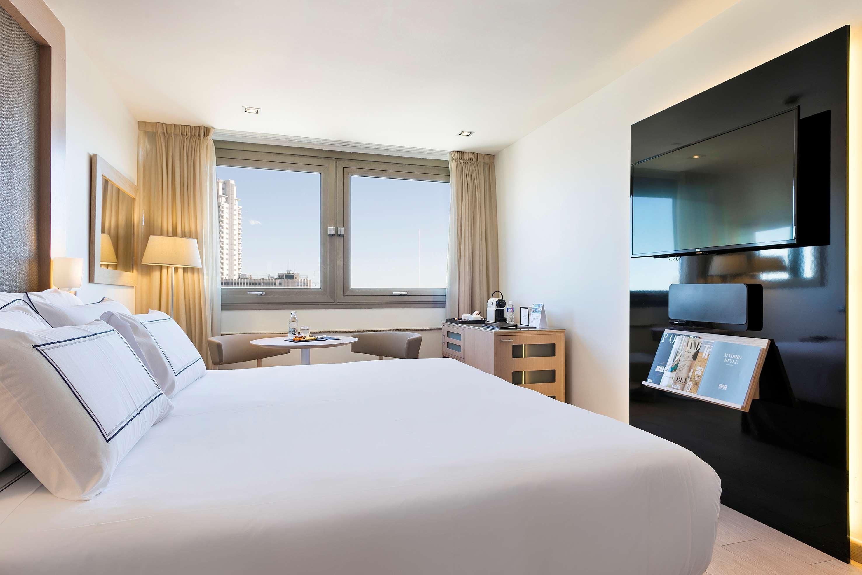 Melia Madrid Princesa Esterno foto Deluxe room