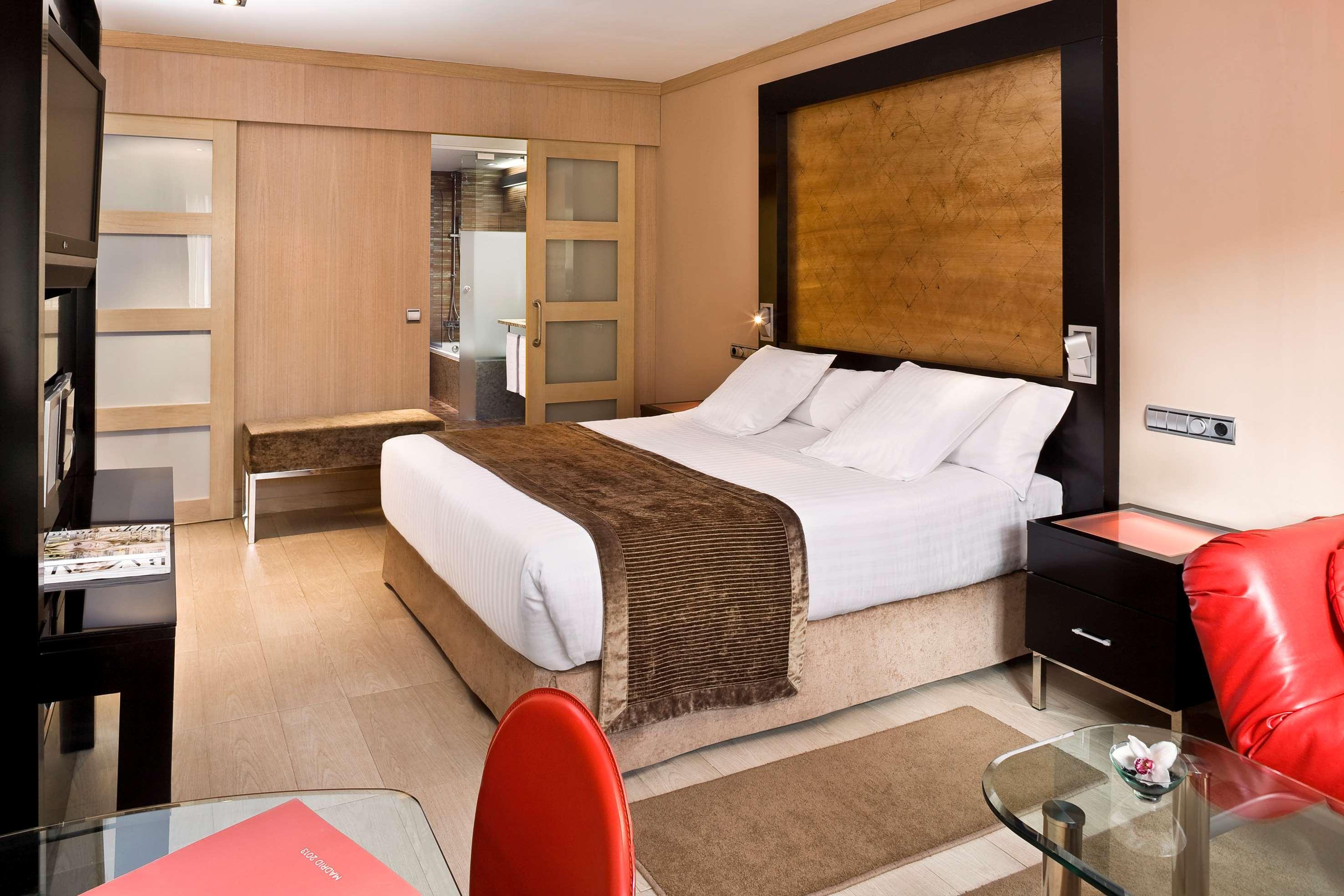 Melia Madrid Princesa Esterno foto A room at the hotel