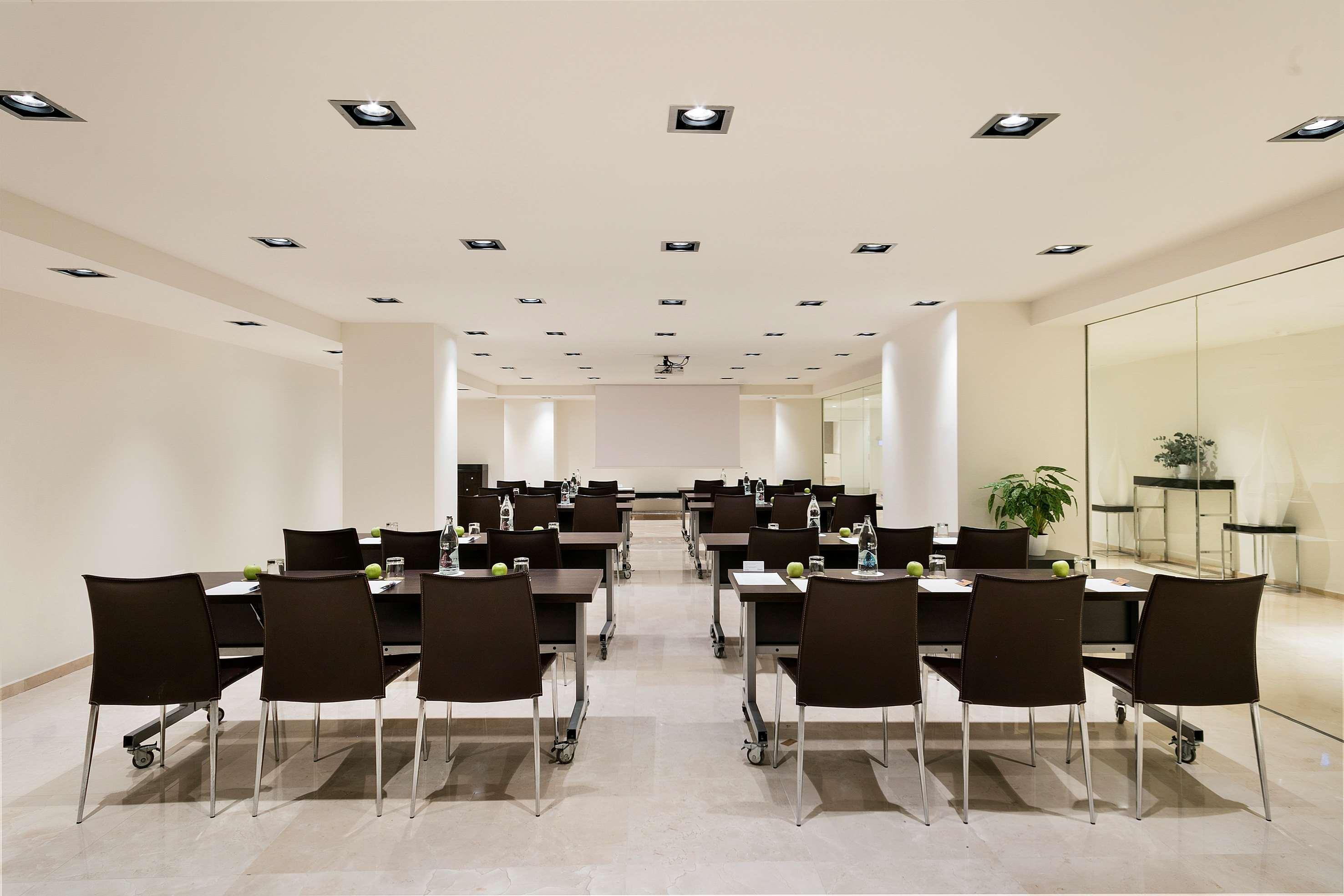 Melia Madrid Princesa Esterno foto Meeting room