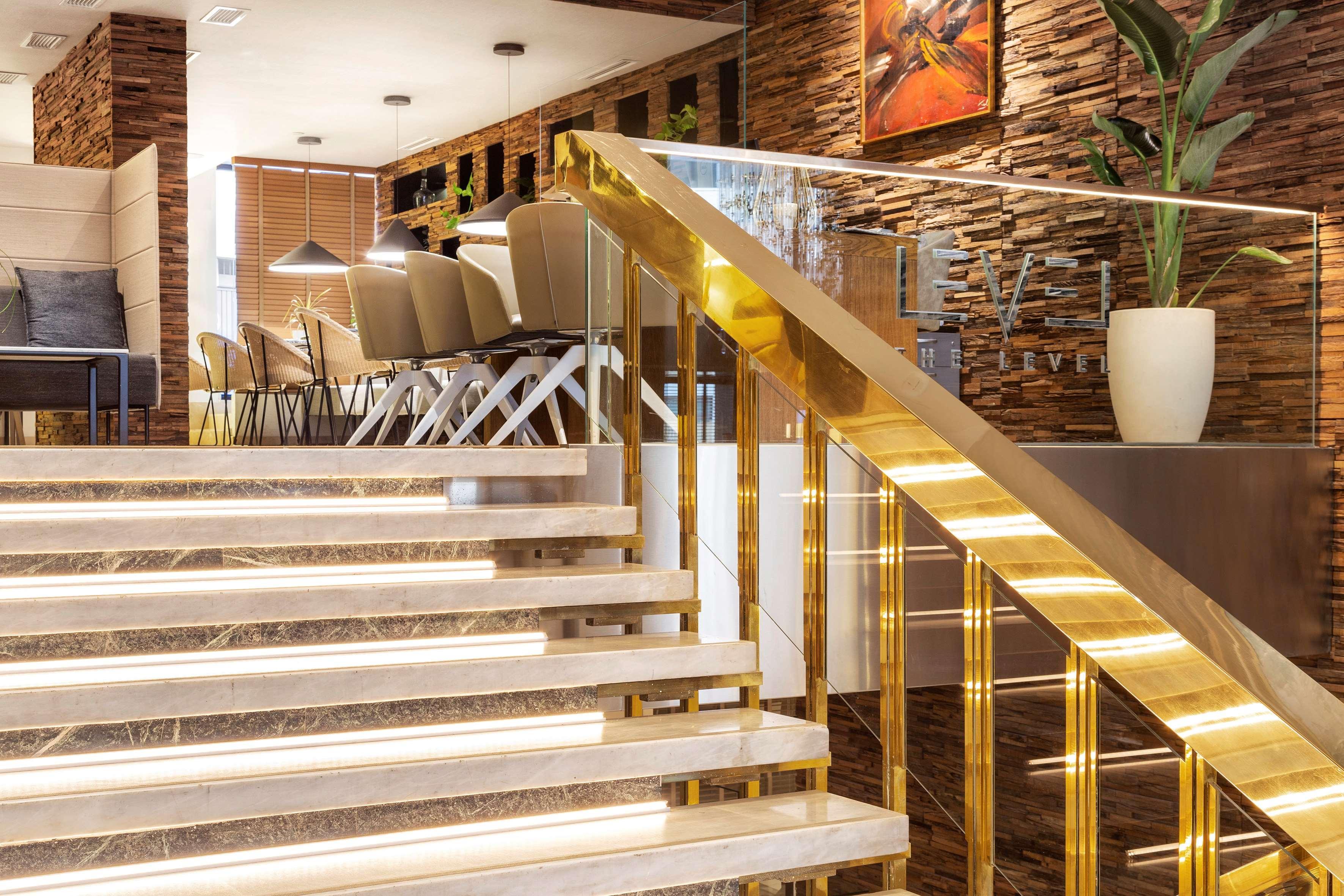 Melia Madrid Princesa Esterno foto The interior of the hotel
