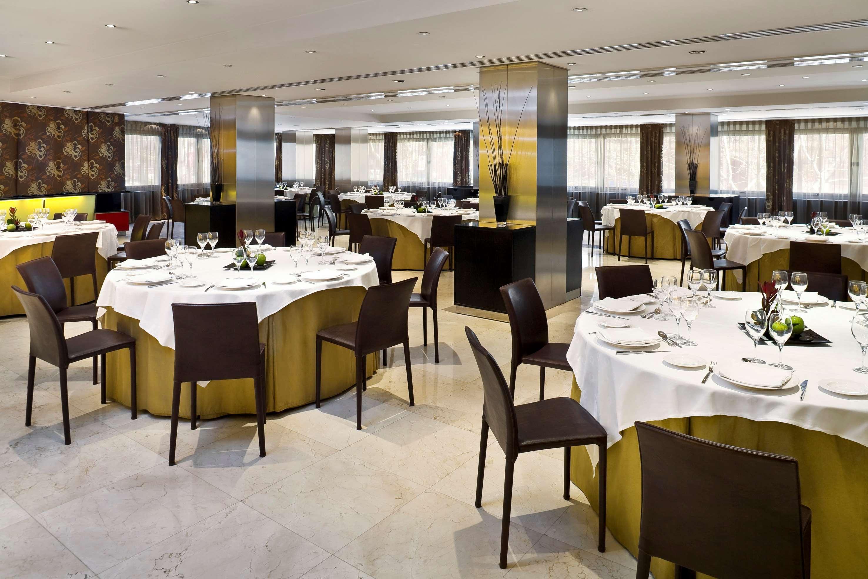 Melia Madrid Princesa Esterno foto The interior of the restaurant