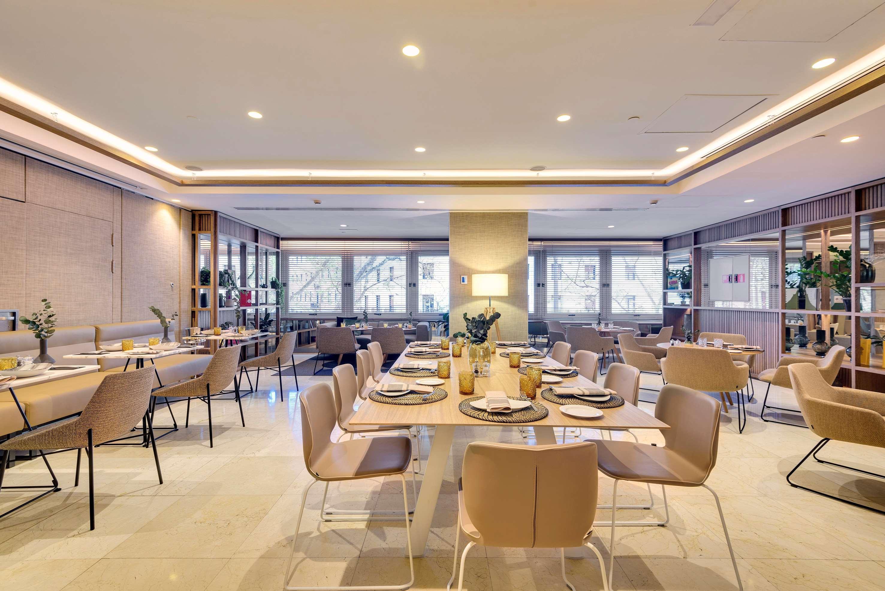 Melia Madrid Princesa Esterno foto The restaurant