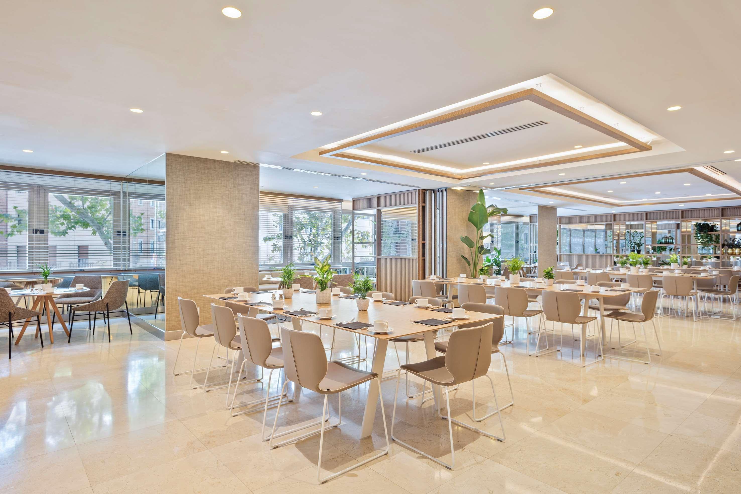 Melia Madrid Princesa Esterno foto The restaurant