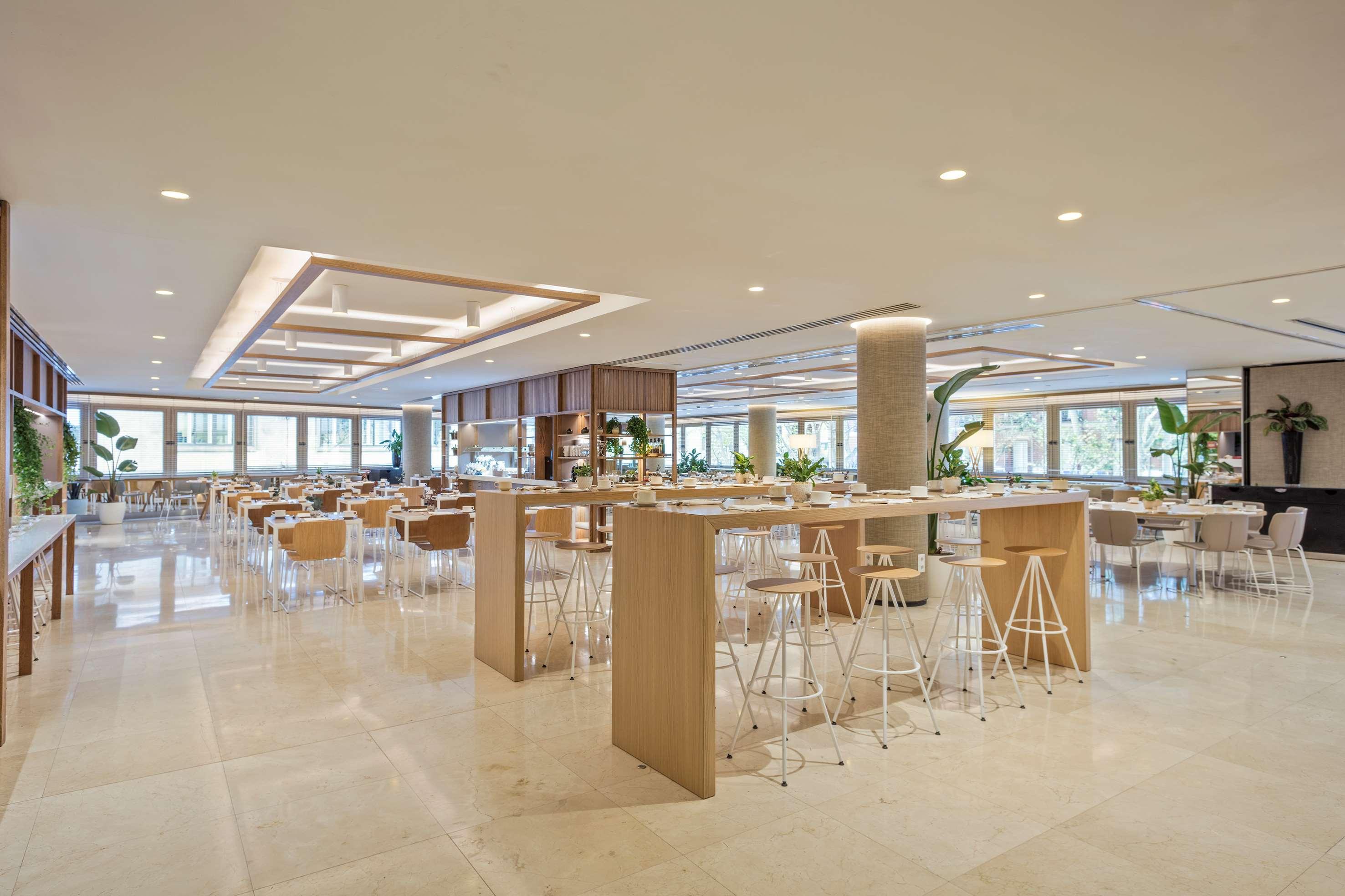 Melia Madrid Princesa Esterno foto The restaurant