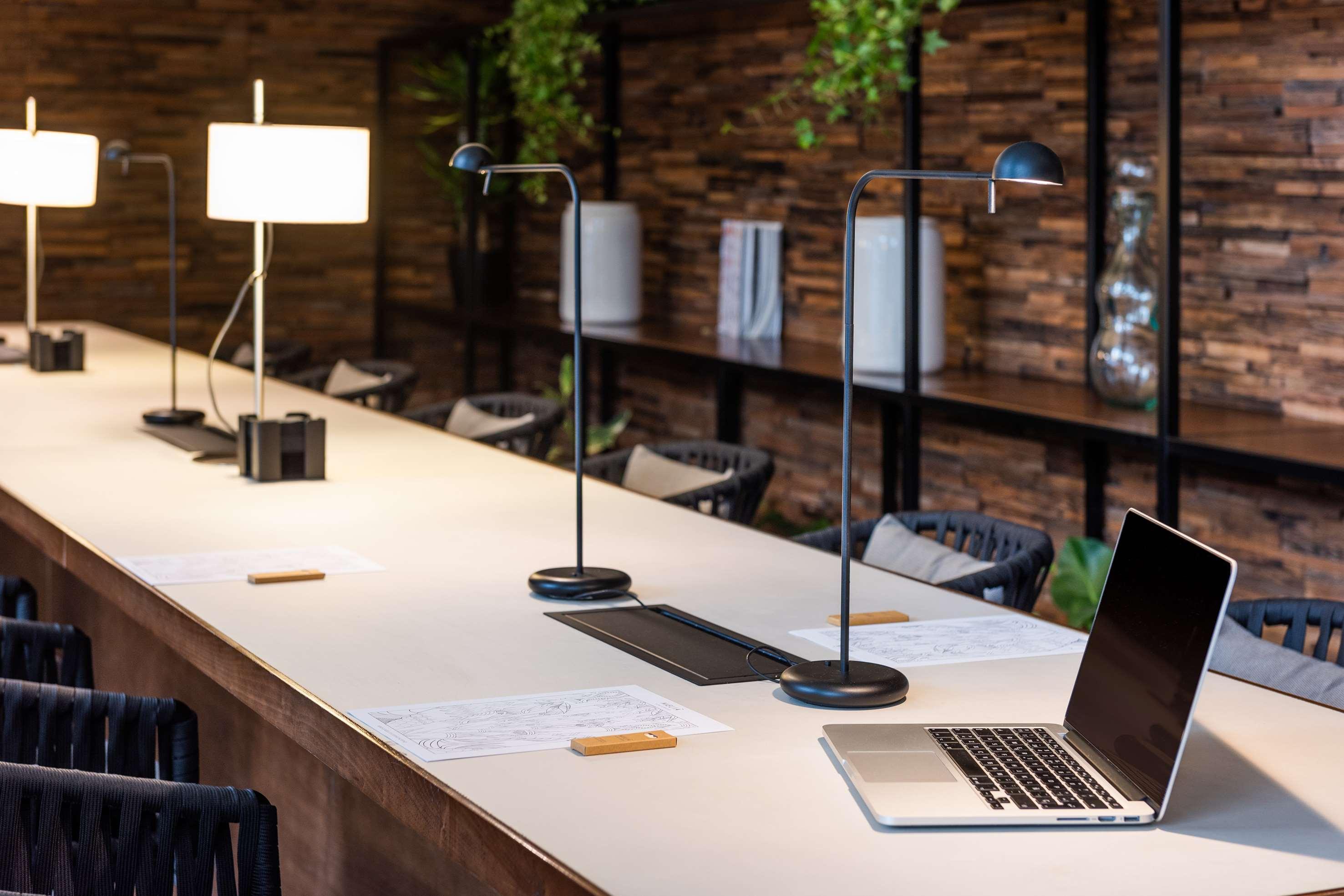 Melia Madrid Princesa Esterno foto A modern office