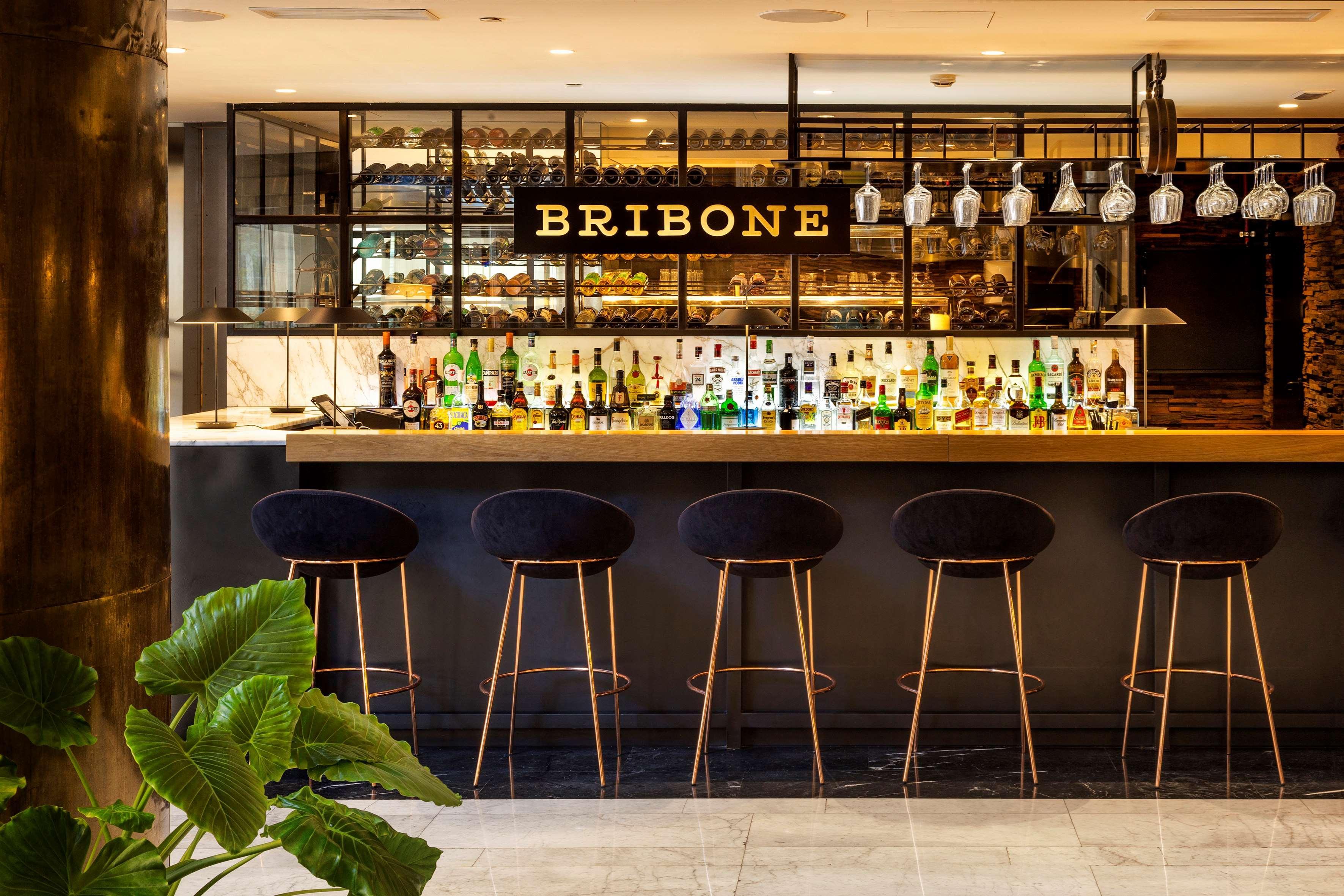 Melia Madrid Princesa Esterno foto The bar at the hotel