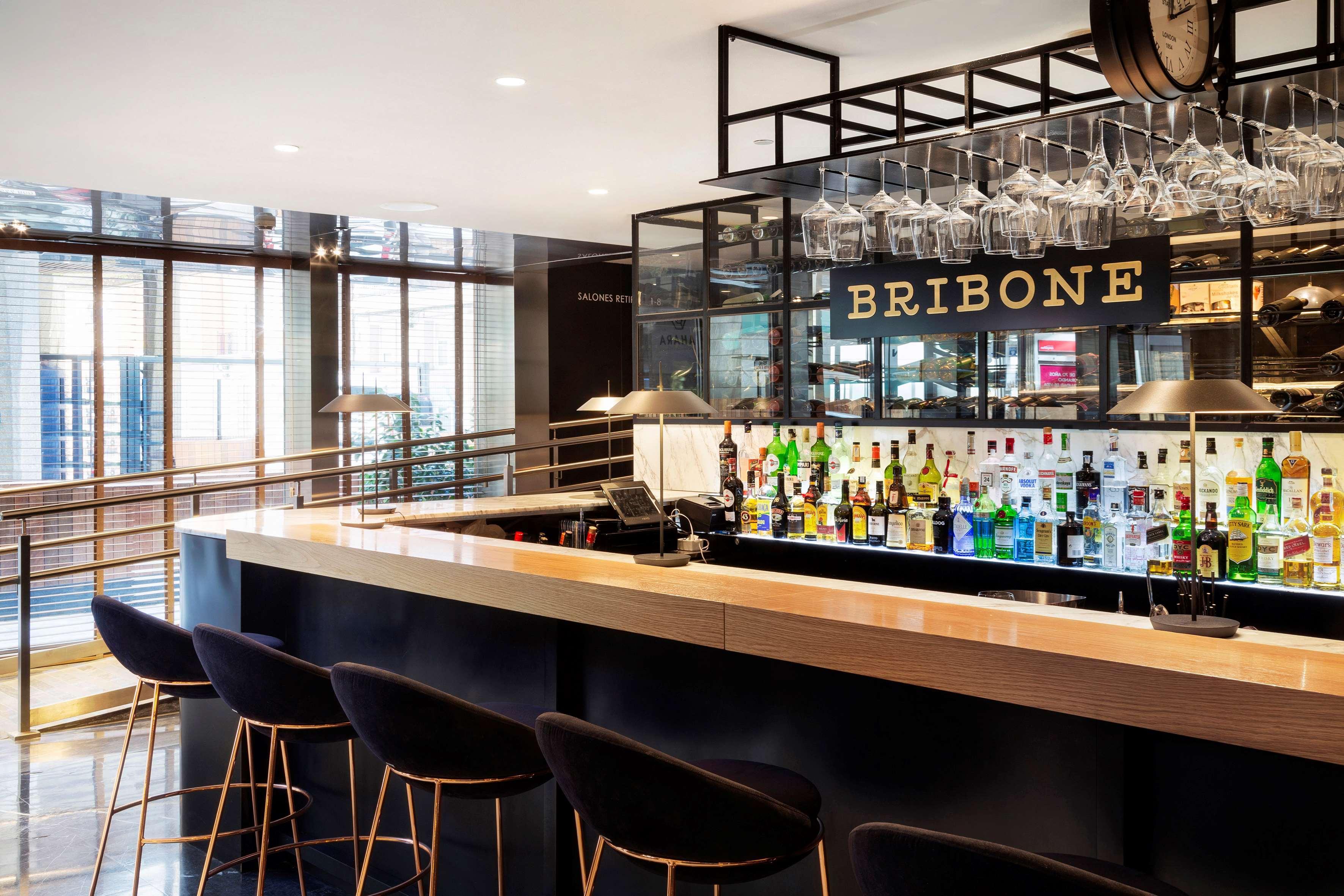 Melia Madrid Princesa Esterno foto The bar at the hotel