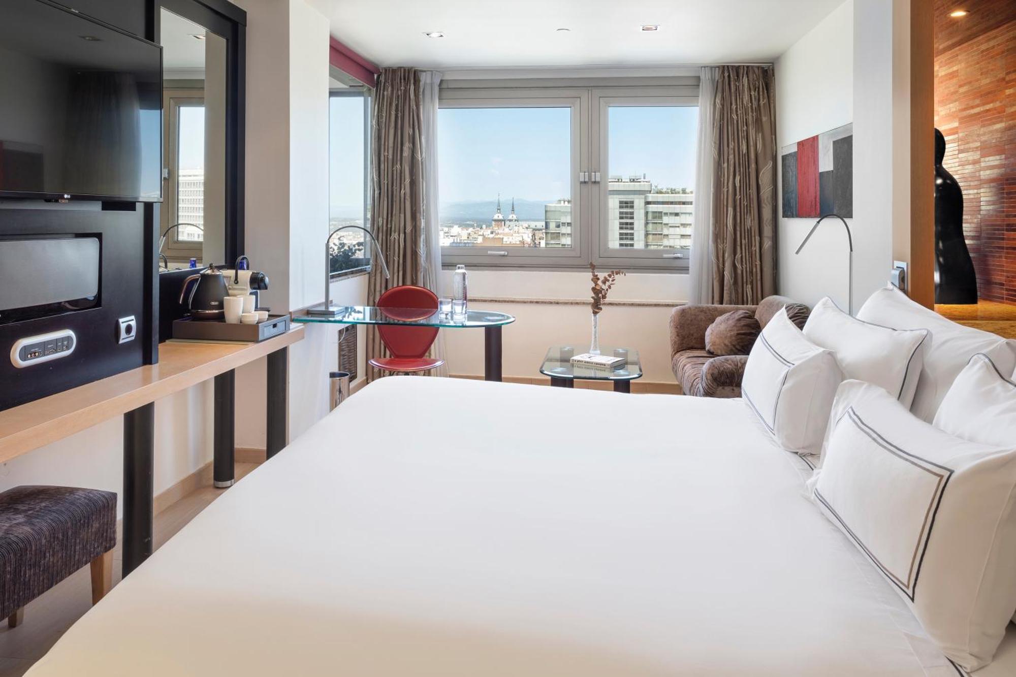 Melia Madrid Princesa Esterno foto A room at the hotel