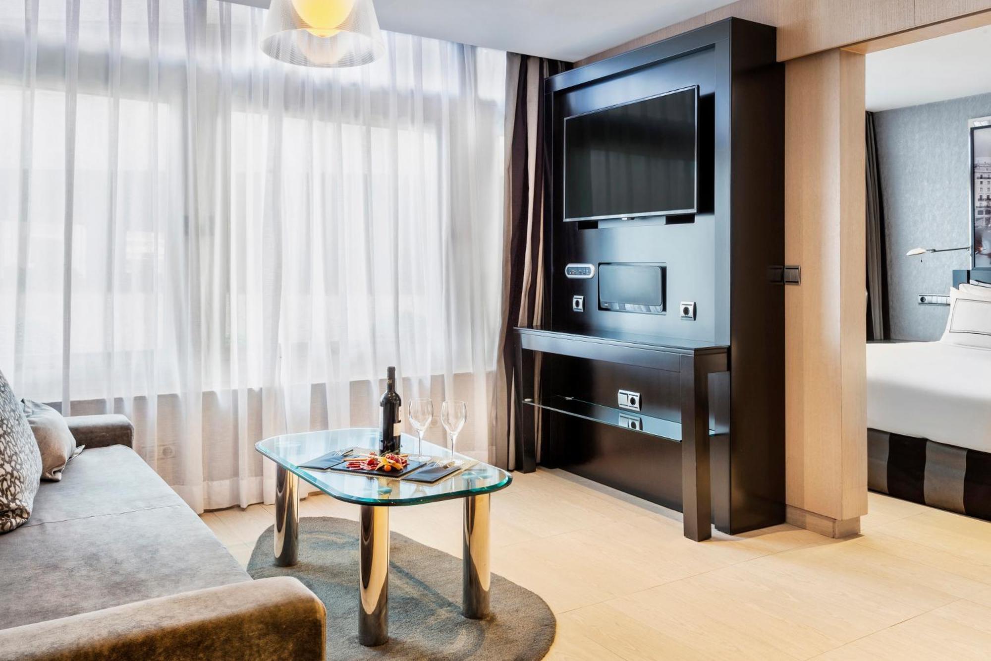 Melia Madrid Princesa Esterno foto Suite